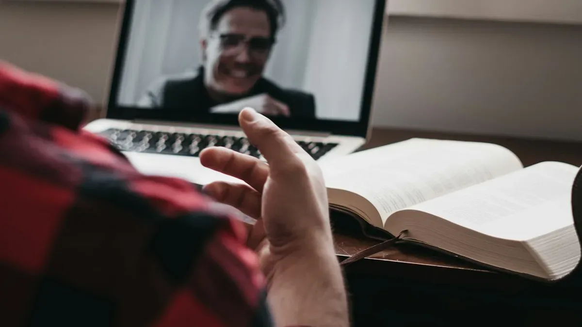 aide aux devoirs gratuite — Aide aux devoirs gratuite : soutien scolaire en ligne